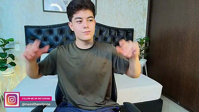 MaxxiCruz online show from 10/14/25, 03:29