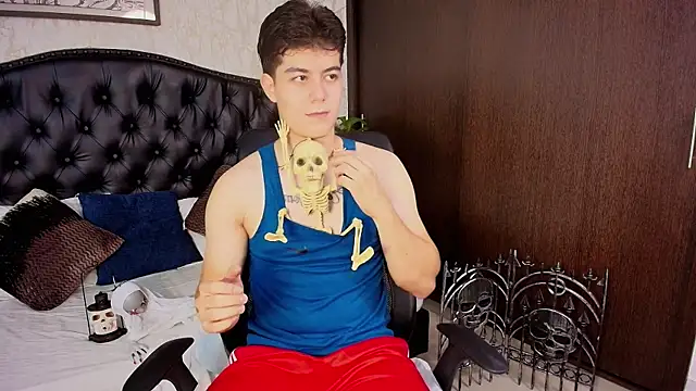 MaxxiCruz online show from 10/18/25, 04:04