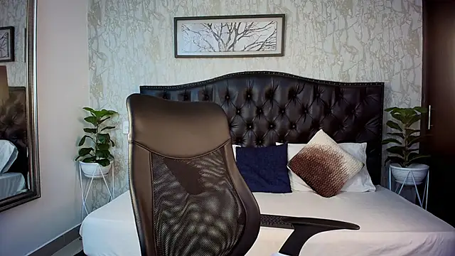 MaxxiCruz online show from 10/23/25, 04:01