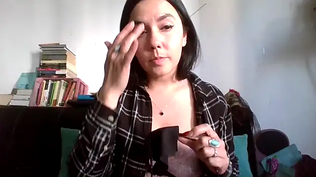 Snapshot of Tiramisu89 chatting on 10/31/25, 09:05 Tiramisu89 online show from 10/31/25, 09:05