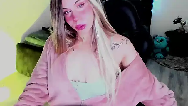 Snapshot of _riassgremory chatting on 10/20/25, 07:42 riassgremory online show from 10/20/25, 07:42