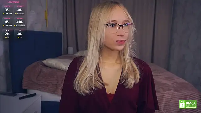 Snapshot of LynetBurby chatting on 10/05/25, 04:38 LynetBurby online show from 10/05/25, 04:38