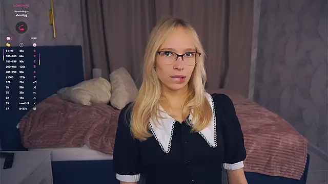 Snapshot of LynetBurby chatting on 10/11/25, 03:32 LynetBurby online show from 10/11/25, 03:32