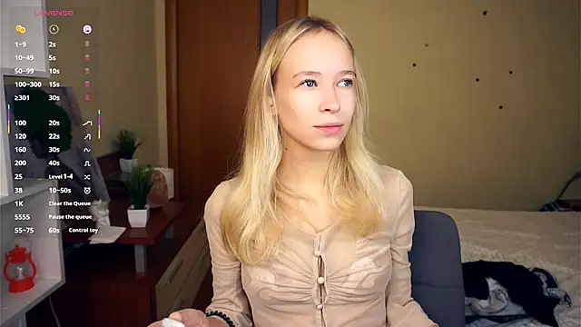 Snapshot of LynetBurby chatting on 10/21/25, 03:35 LynetBurby online show from 10/21/25, 03:35