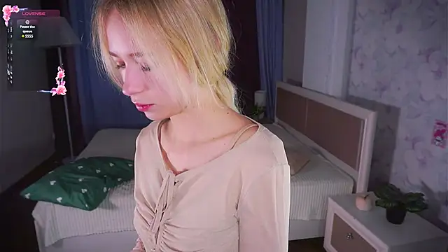 Snapshot of LynetBurby chatting on 12/01/25, 06:40 LynetBurby online show from 12/01/25, 06:40