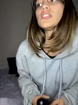 Gabby and Alice online show from 10/04/25, 01:03