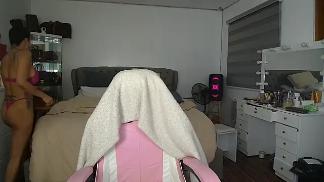 Snapshot of aya_saki chatting on 10/06/25, 08:56 aya saki online show from 10/06/25, 08:56