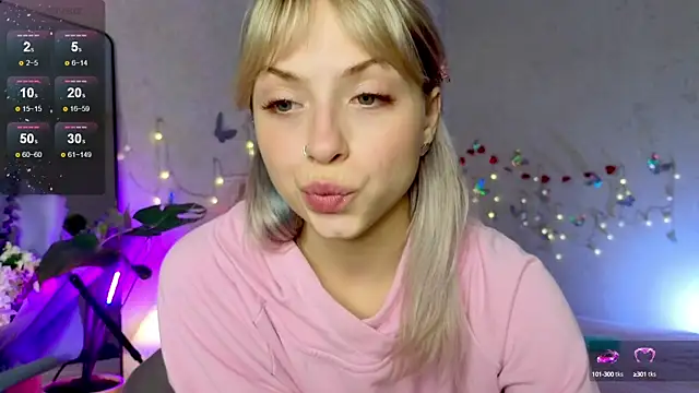 Snapshot of lavenderluxe chatting on 09/14/25, 09:41 lavenderluxe online show from 09/14/25, 09:41