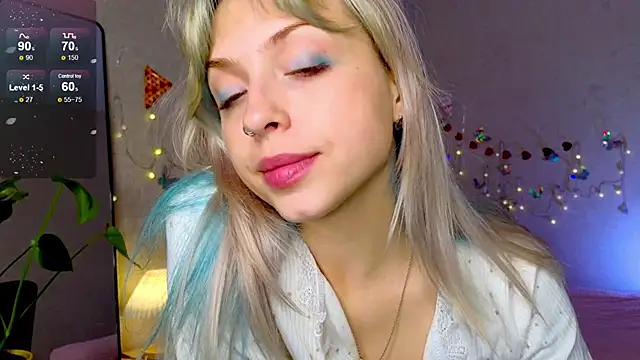 Snapshot of lavenderluxe chatting on 09/19/25, 05:57 lavenderluxe online show from 09/19/25, 05:57