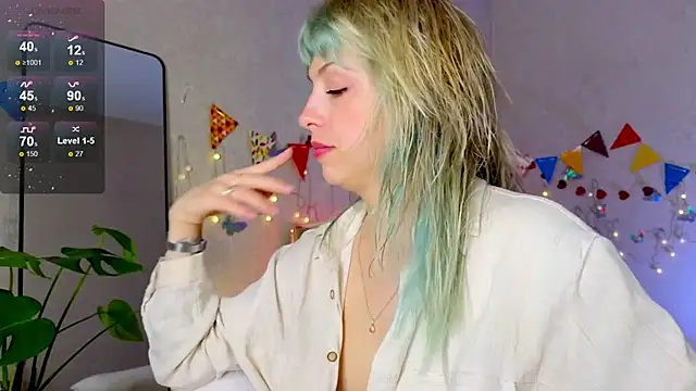 Snapshot of lavenderluxe chatting on 10/08/25, 02:47 lavenderluxe online show from 10/08/25, 02:47