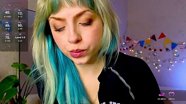 Snapshot of lavenderluxe chatting on 10/25/25, 10:23 lavenderluxe online show from 10/25/25, 10:23