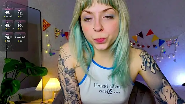 Snapshot of lavenderluxe chatting on 11/16/25, 07:58 lavenderluxe online show from 11/16/25, 07:58