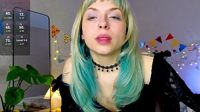 Snapshot of lavenderluxe chatting on 11/17/25, 12:00 lavenderluxe online show from 11/17/25, 12:00