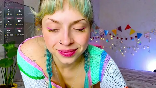 Snapshot of lavenderluxe chatting on 11/24/25, 12:27 lavenderluxe online show from 11/24/25, 12:27