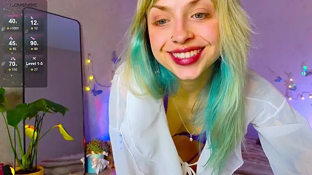 Snapshot of lavenderluxe chatting on 11/30/25, 09:46 lavenderluxe online show from 11/30/25, 09:46