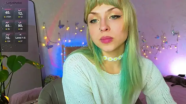 Snapshot of lavenderluxe chatting on 12/14/25, 02:00 lavenderluxe online show from 12/14/25, 02:00