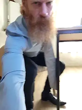 Gingerbeard40 online show from 12/02/25, 08:41