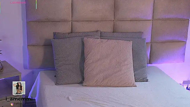 Snapshot of emma_brooks1 chatting on 10/22/25, 07:57 emma brooks1 online show from 10/22/25, 07:57