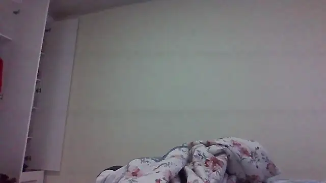 Snapshot of sweets_80 chatting on 03/23/26, 04:05 sweets 80 online show from 03/23/26, 04:05