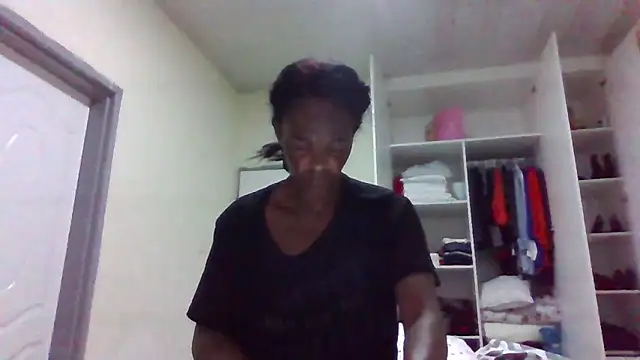 Snapshot of sweets_80 chatting on 04/13/26, 03:56 sweets 80 online show from 04/13/26, 03:56