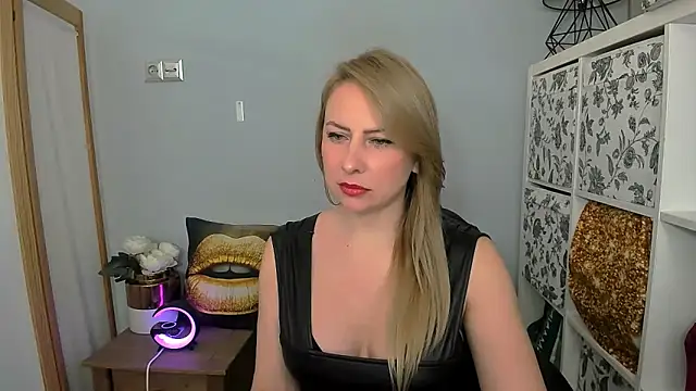 LatoyaRose online show from 01/12/25, 06:06
