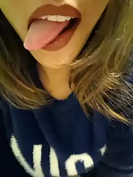 MIss-Naina online show from 12/25/24, 06:52