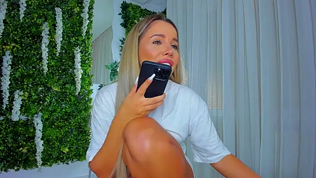 VivienCarter online show from 10/08/25, 04:04