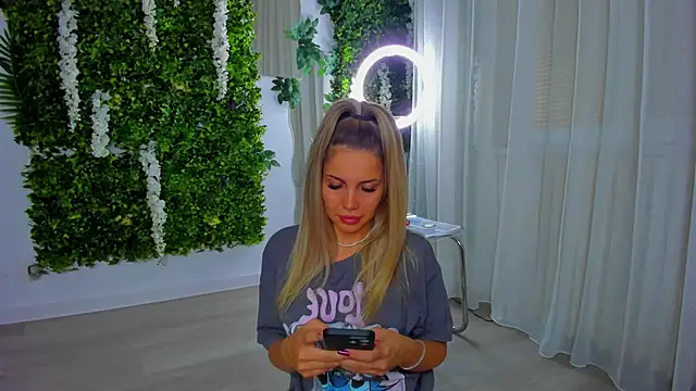 VivienCarter online show from 10/20/25, 05:24