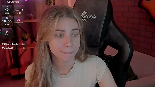 EllieCutes online show from 12/22/24, 12:27