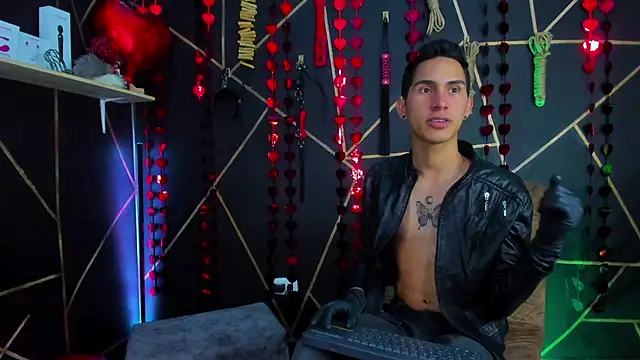 Snapshot of MillersKink chatting on 02/14/25, 08:26 MillersKink online show from 02/14/25, 08:26