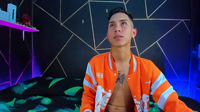 Snapshot of MillersKink chatting on 02/21/25, 04:40 MillersKink online show from 02/21/25, 04:40