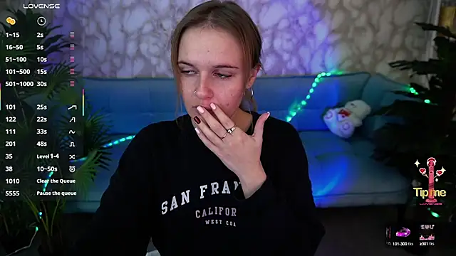 MaribelRiverr  online show from 10/05/25, 05:50