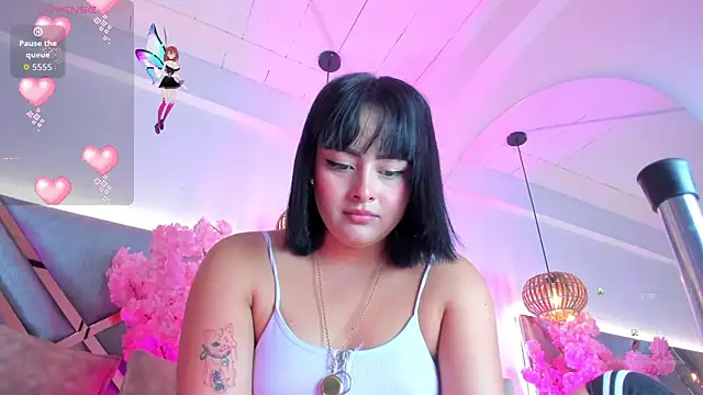 Snapshot of KimVelezz chatting on 12/05/25, 02:20 KimVelezz online show from 12/05/25, 02:20