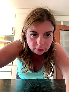 Snapshot of Lombada chatting on 10/02/25, 02:13 Lombada online show from 10/02/25, 02:13