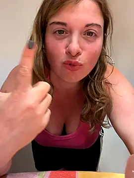 Snapshot of Lombada chatting on 10/07/25, 05:10 Lombada online show from 10/07/25, 05:10