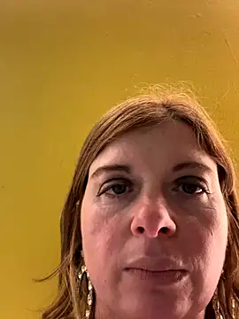 Snapshot of Lombada chatting on 12/18/25, 01:28 Lombada online show from 12/18/25, 01:28
