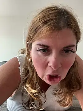 Snapshot of Lombada chatting on 01/19/26, 11:25 Lombada online show from 01/19/26, 11:25