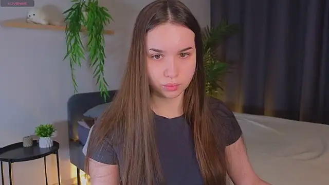 Snapshot of Roxie_Mils chatting on 12/17/24, 02:55 Roxie Mils online show from 12/17/24, 02:55