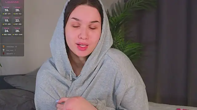 Snapshot of Roxie_Mils chatting on 12/18/24, 06:35 Roxie Mils online show from 12/18/24, 06:35