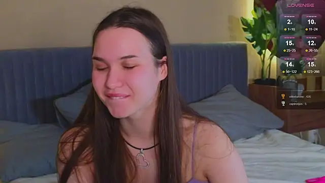 Snapshot of Roxie_Mils chatting on 12/30/24, 12:11 Roxie Mils online show from 12/30/24, 12:11