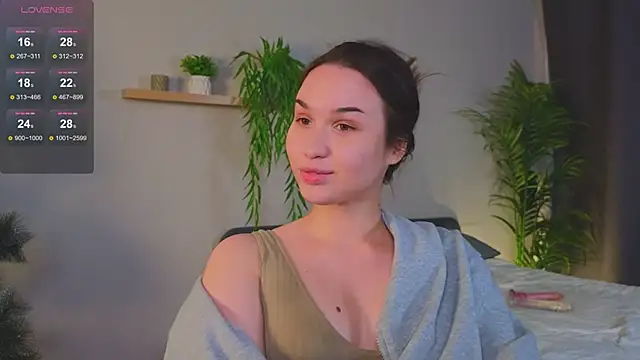 Snapshot of Roxie_Mils chatting on 01/16/25, 06:27 Roxie Mils online show from 01/16/25, 06:27