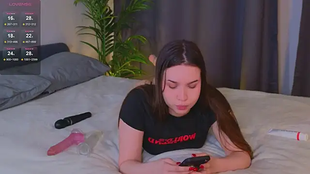 Snapshot of Roxie_Mils chatting on 01/21/25, 02:59 Roxie Mils online show from 01/21/25, 02:59