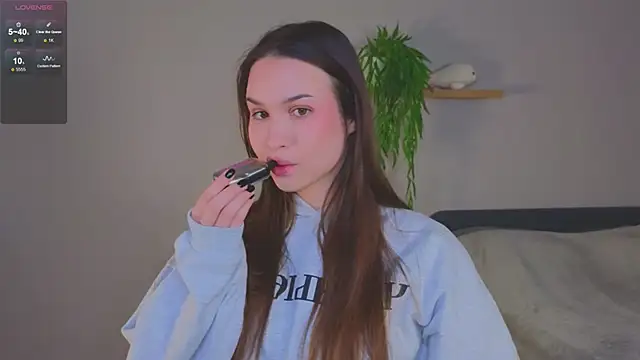 Snapshot of Roxie_Mils chatting on 02/06/25, 03:09 Roxie Mils online show from 02/06/25, 03:09