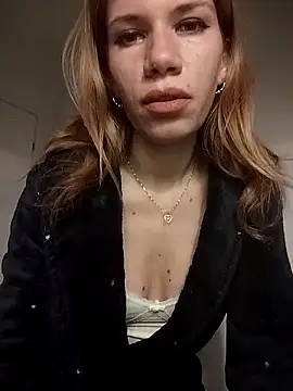 Snapshot of EvaRush chatting on 10/04/25, 05:22 EvaRush online show from 10/04/25, 05:22