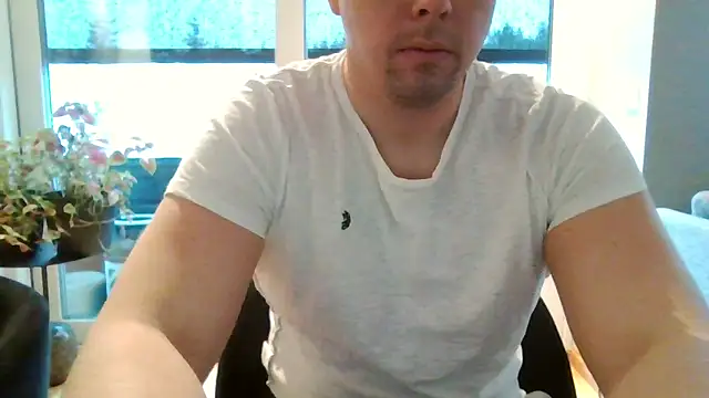 Snapshot of aleksergira chatting on 02/03/25, 08:24 aleksergira online show from 02/03/25, 08:24