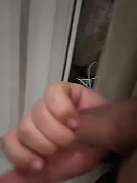 Snapshot of derFickerali chatting on 12/23/24, 01:40 derFickerali online show from 12/23/24, 01:40