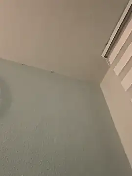 Snapshot of derFickerali chatting on 03/21/25, 02:18 derFickerali online show from 03/21/25, 02:18