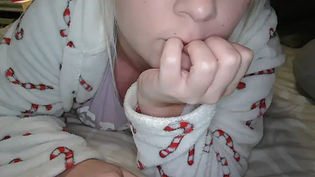 LaRa forU online show from 02/21/25, 10:15