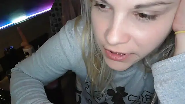 LaRa forU online show from 03/22/25, 09:42
