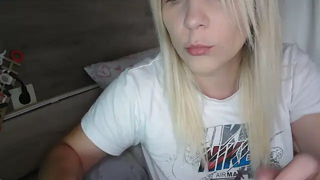 LaRa forU online show from 09/27/25, 09:25